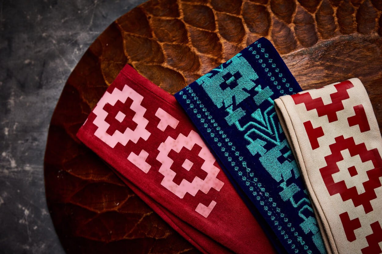 Cinturón Estampado Beige Ngümin rojo Mapuche - Imagen 2