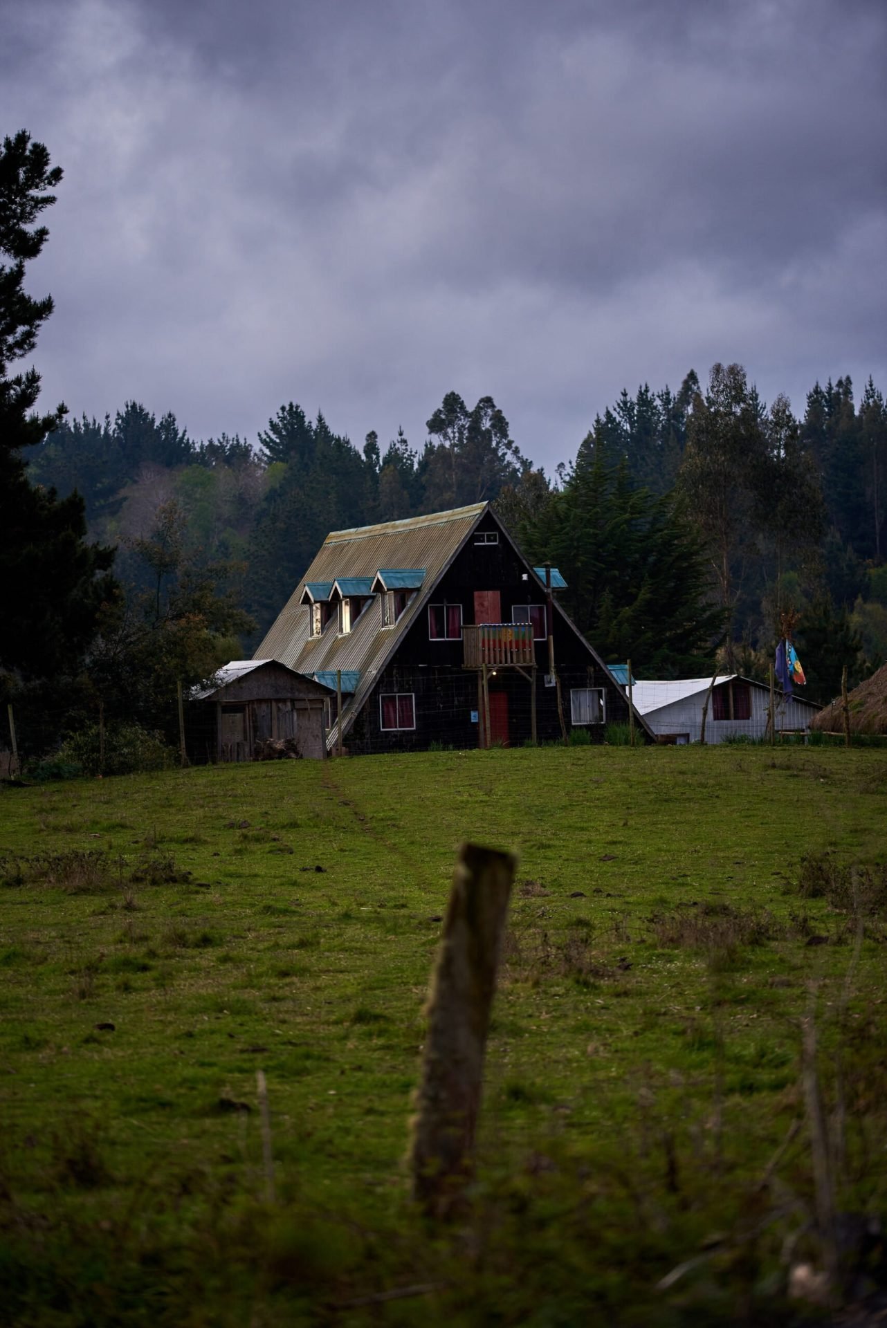 HABITACION PIFILLKA 4 PERSONAS / HOTEL MAPUCHE WALLMAPU - Imagen 9