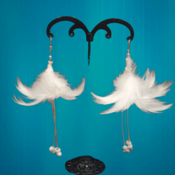 Aros de plumas con conchitas pipi Colgantes