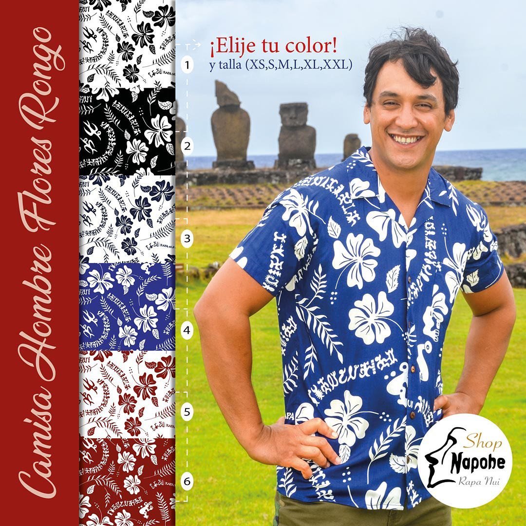 Camisa Rapa Nui Blanca Con Hibiscos Y Tangata Manu Azul - Imagen 3