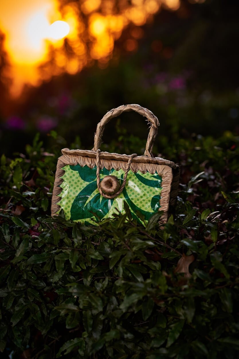 Bolsito Fibra de Pandanus Y Tela Rapa Nui color verde - Imagen 12